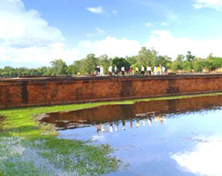 http://www.tourismcambodia.com/img/travelguides/laang-phnom-touch.gif