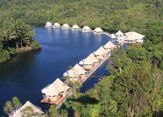 Four Rivers Lodge on its idyllic bend in the Tatai.