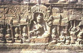 Carving at Phimean Akas