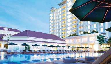 The pool area at the Sofitel Phnom Penh Phokeethra boasts food and beverage service with a smile.